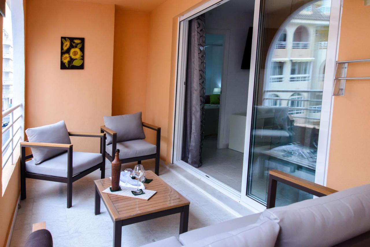 Holiday Suite Playa Del Cura تورّيفيِخا المظهر الخارجي الصورة